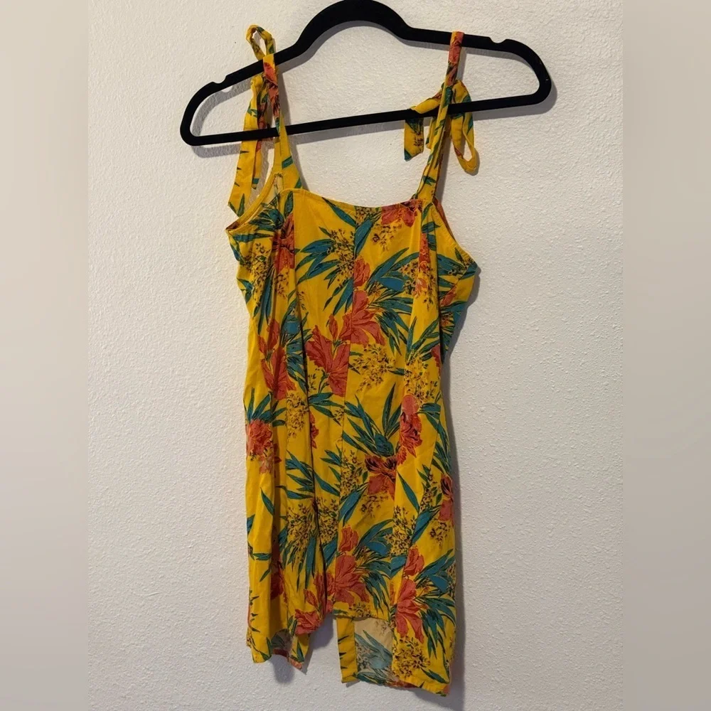 Forever 21 tropical yellow button up tank top size Medium - Picture 4 of 5